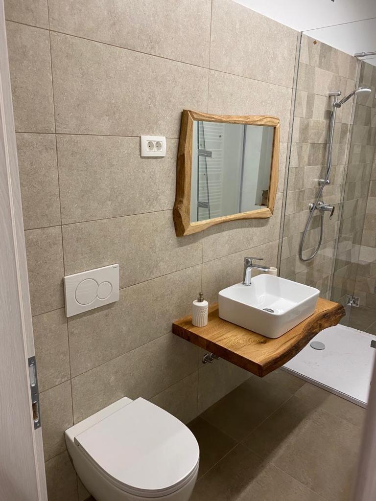 Nona Polda Apartment